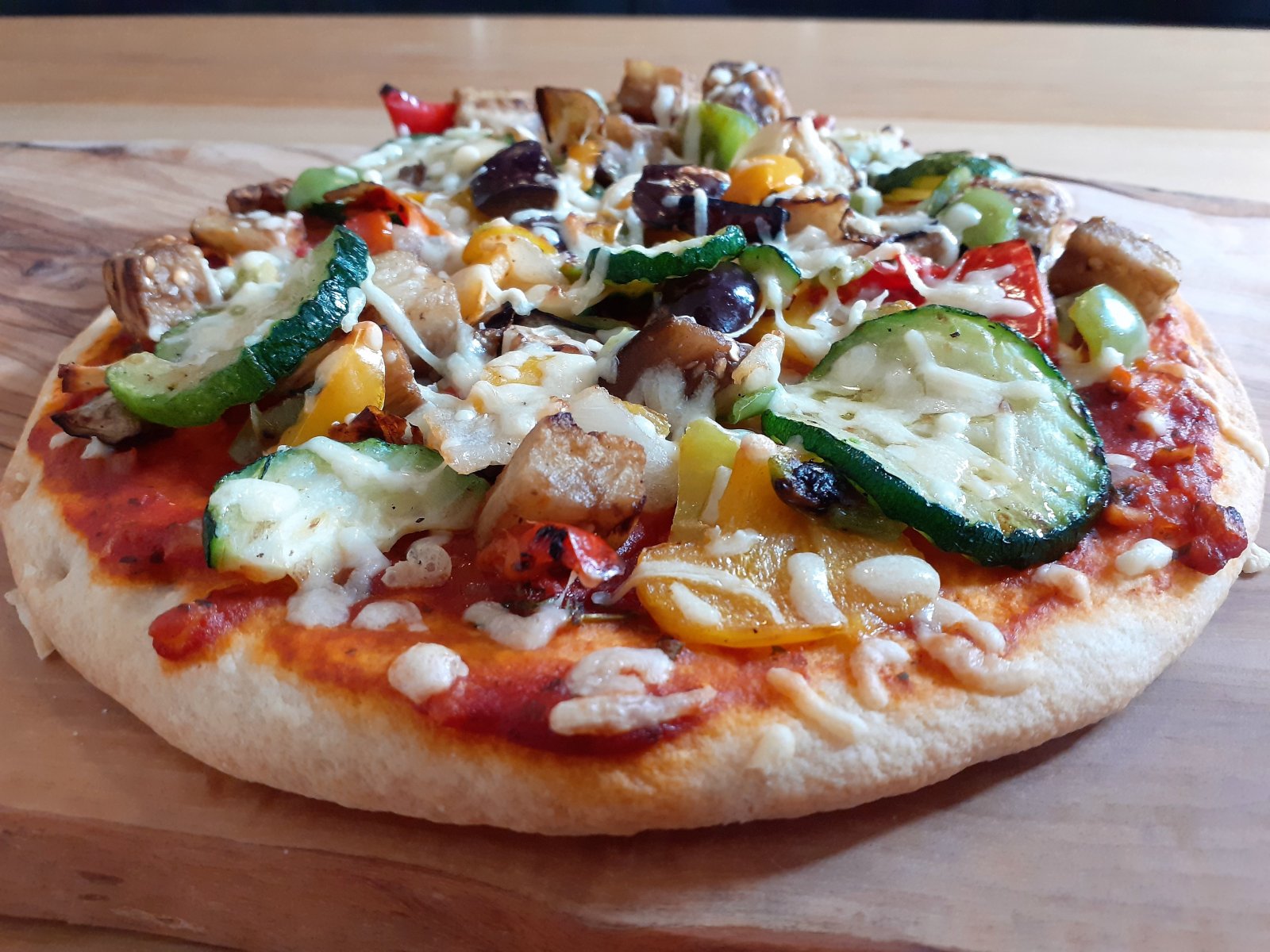 Pizza gegrilde (diepvries) groenten